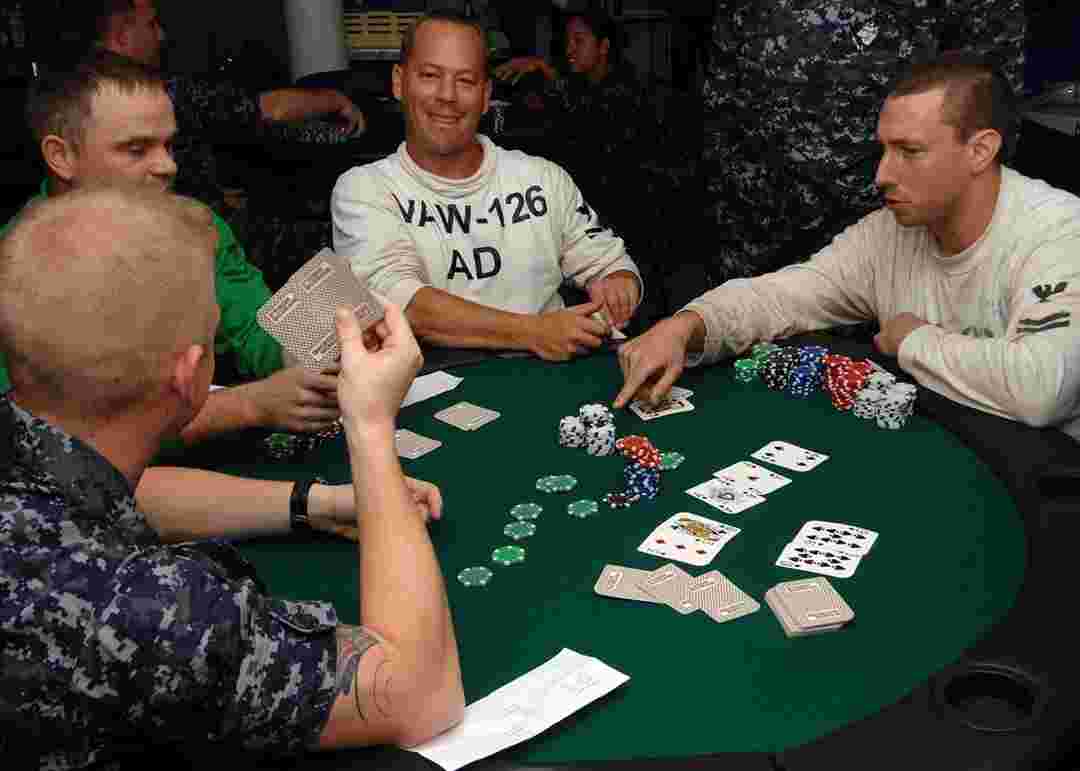 Trận đấu poker cực kỳ căng thẳng